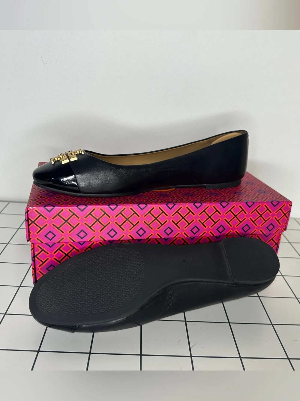 Tory Burch Black Leather Ballet Flats with Gold Logo Accent 11 Women's w/ box